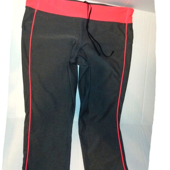NWOT~XERSION~Women's Moisture Wicking Athletic Capri Pants~Large - Picture 5 of 14